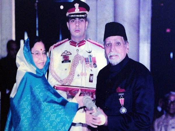  പ്രതിഭ പട്ടിലിനൊപ്പം