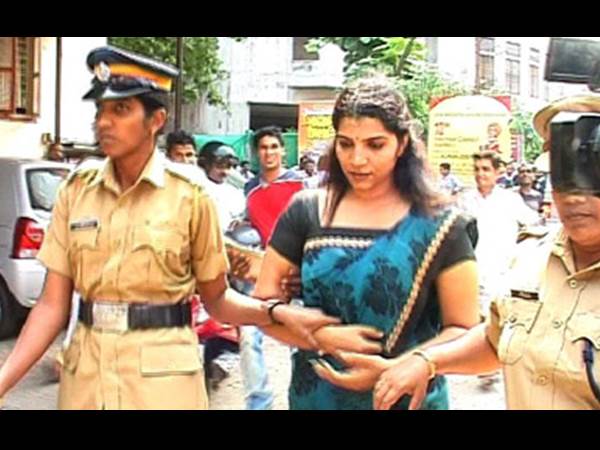 കറുപ്പും നീലയും