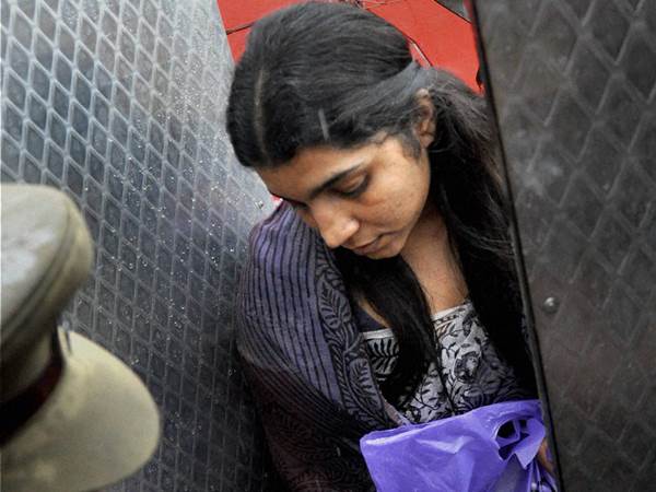 വയലറ്റ് കളര്‍ സാരി