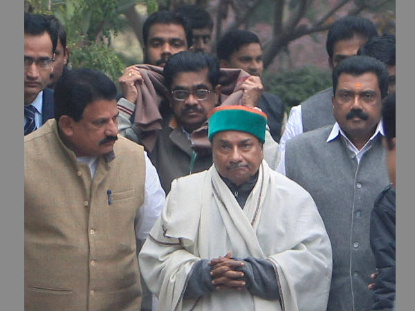 അന്ത്യോപചാരം അര്‍പ്പിക്കാന്‍ ആന്റണി