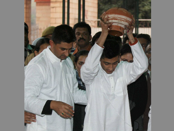 അന്ത്യ കര്‍മ്മങ്ങള്‍