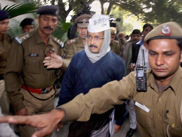 വീണ്ടും പോലീസ് വീണ്ടും പോലീസ്