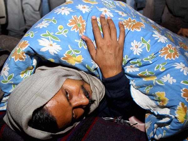 പോലീസുകാരെ പുറത്താക്കണം പോലീസുകാരെ പുറത്താക്കണം