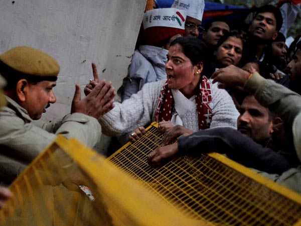 പാളയത്തിലും പട