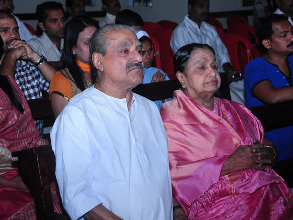 പാറപ്പൊടിയ്ക്കും വില കൂടും പാറപ്പൊടിയ്ക്കും വില കൂടും