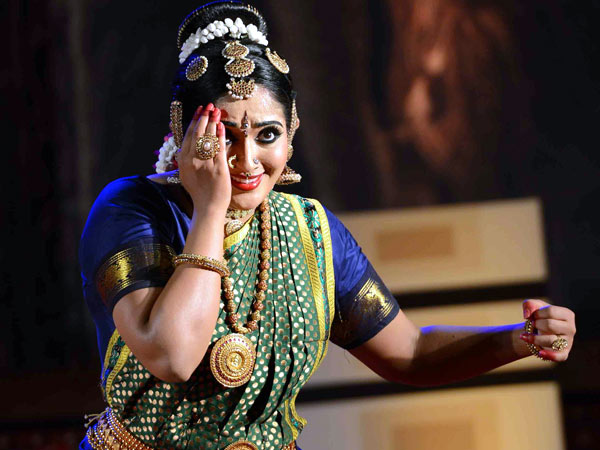 കാവ്യ നൃത്തം