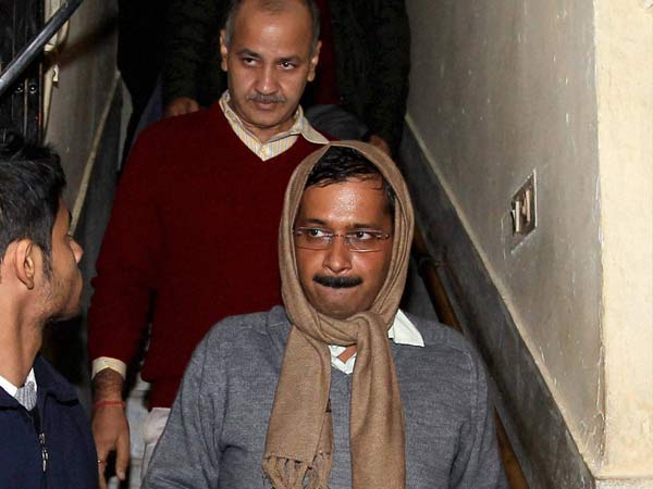 പരസ്യമായി മൂത്രമൊഴിപ്പിച്ചു