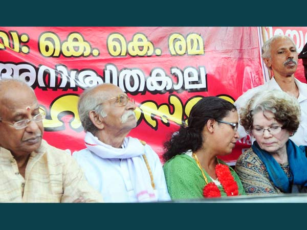 സാറട്ടീച്ചറും എത്തി