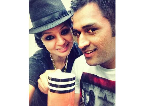 ധോണിയുടെ മനസ്സില്‍ അനുരാഗം മൊട്ടിട്ടു