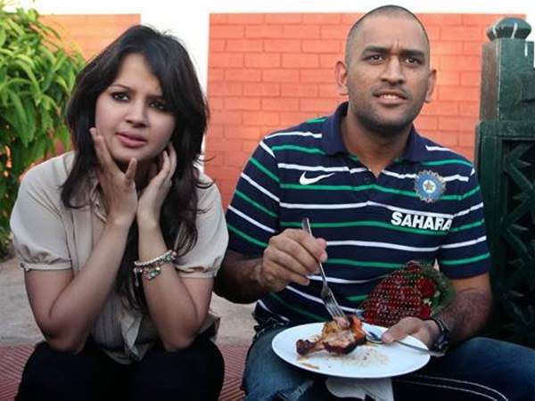  ഒടുവില്‍ ധോണി ഒരു നമ്പറിറക്കി