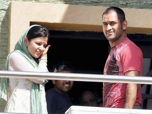  അപരിചിതരായി തുടക്കം