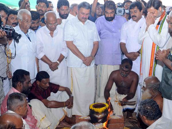  രാഷ്ട്രീയ രംഗത്ത് നിന്ന്