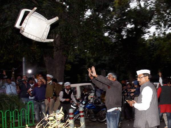 ബിജെപിയോട് മൗനം