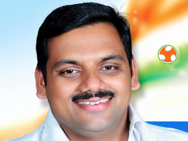 ഡീന്‍ കുര്യാക്കോസ്