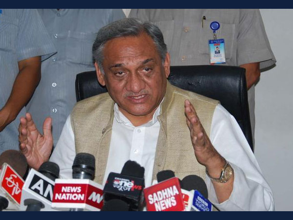 വിജയ് ബുഹുഗുണയും മകനും