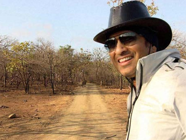 സിംഹം ബാക് ഗ്രൗണ്ട്