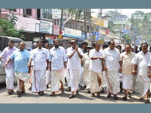 എല്ലാവരും ഒപ്പമുണ്ടല്ലോ അല്ലേ...