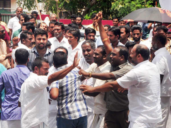 മാര്‍ച്ച് തടഞ്ഞു