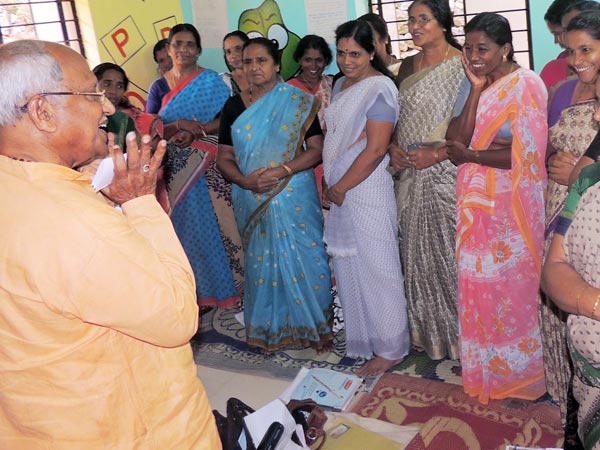 അങ്കണവാടി ടീച്ചര്‍മാര്‍ക്കൊപ്പം