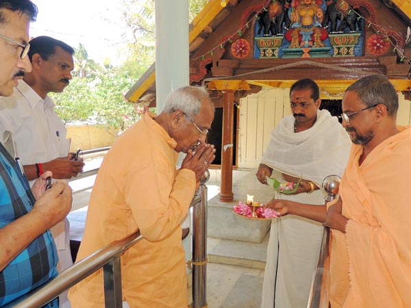ഗുരു സന്നിധിയില്‍