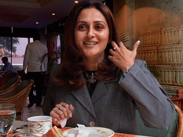 രാഷ്ട്രീയത്തിലേക്ക്