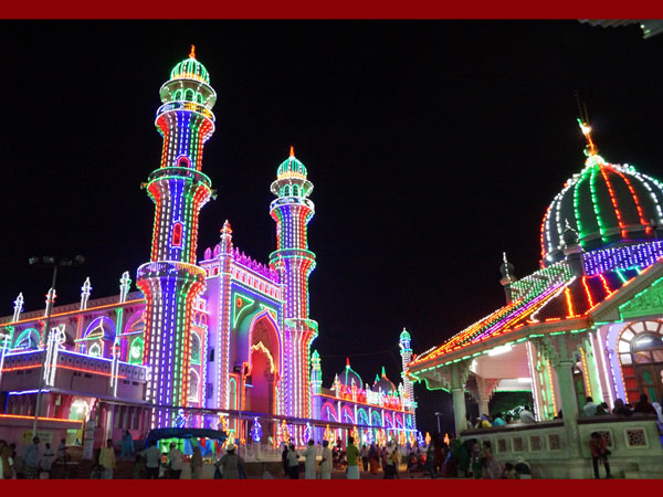 പതാക ഉയര്‍ത്തല്‍