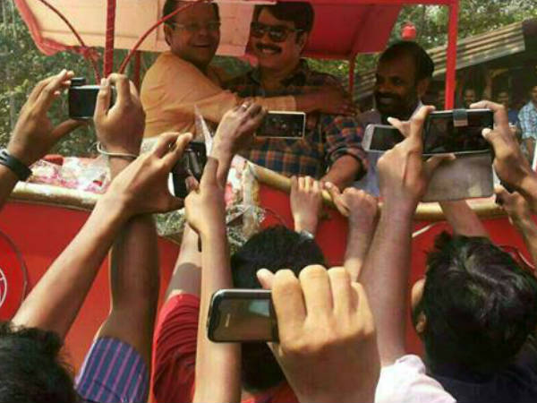 ഒന്നടുത്തു നിന്നേ...ന്ന്