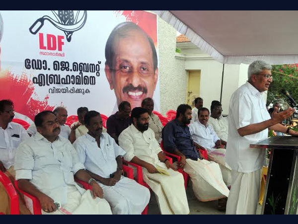 വേദിയില്‍
