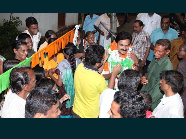  ഈ സ്‌നേഹം പോളിങ് ബൂത്തിലും കാണിക്കണം