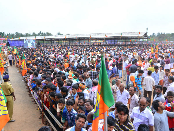 കാത്തിരിക്കുന്ന അണികള്‍