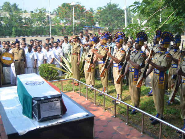  ഔദ്യോഗിക ബഹുമതി