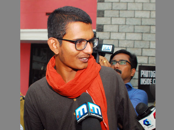 വധഭീഷണി ഭയന്ന്