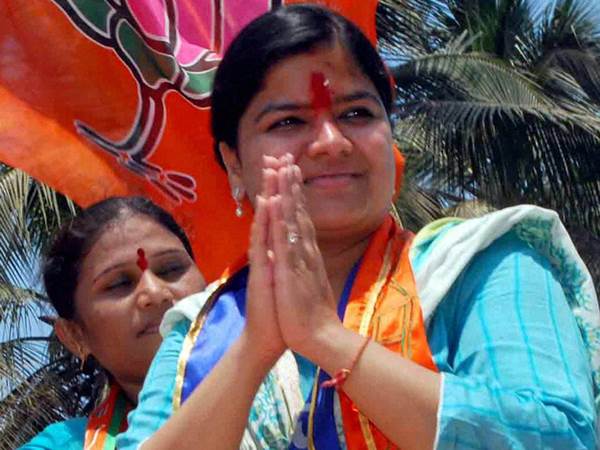 പൂനം മഹാജന്‍