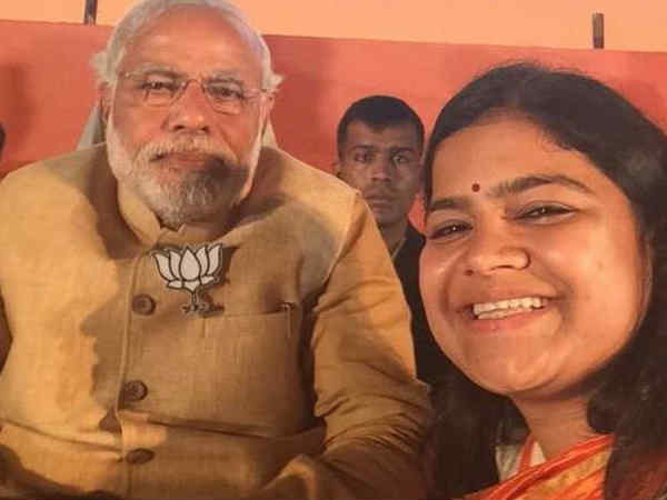 പൂനത്തിന്റെ സെല്‍ഫി