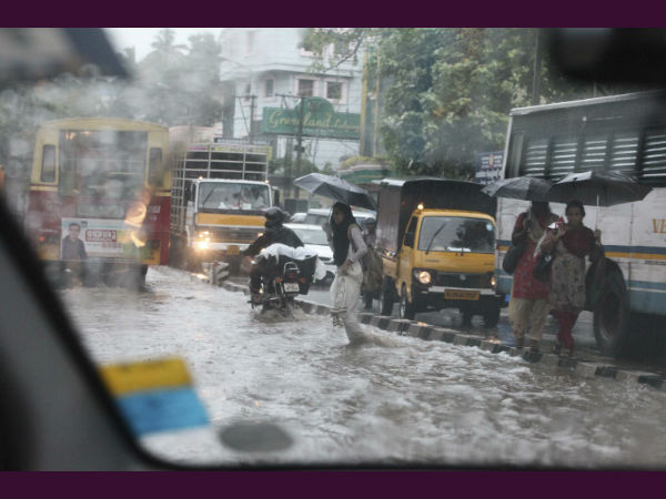 വെള്ളപ്പൊക്കവും ട്രാഫിക് ബ്ലോക്കും