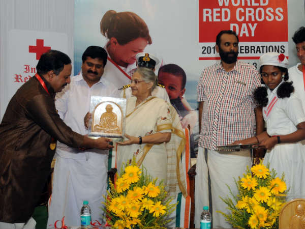 പിപി മാതുവിന് ഉപഹാരം