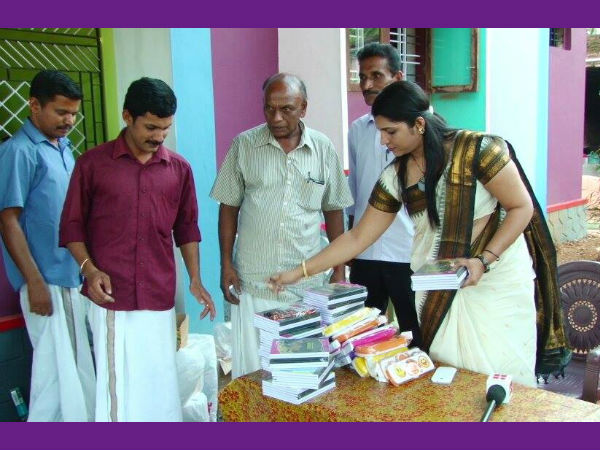 പുസ്തകം വാങ്ങാനെത്തിയവര്‍