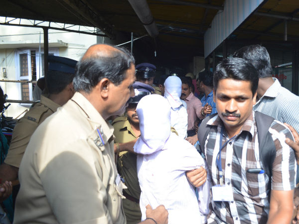 ഒളിവില്‍ കഴിയാന്‍