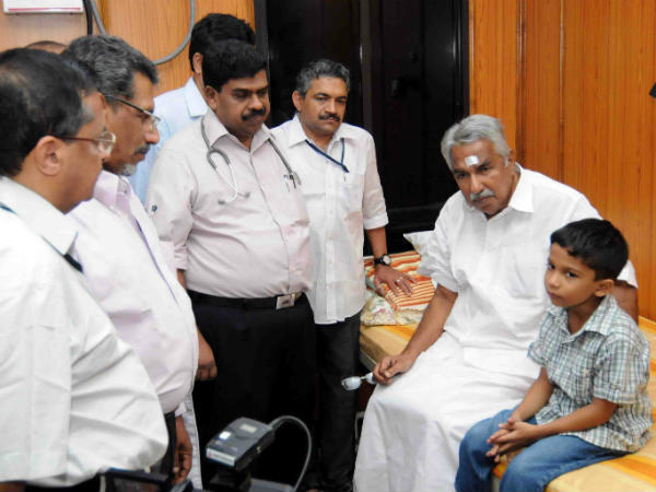 കല്ലേറില് അച്ഛനൊപ്പം കല്ലേറില് അച്ഛനൊപ്പം