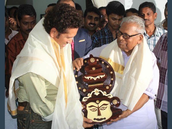 വിഎസിന്റെ സമ്മാനം