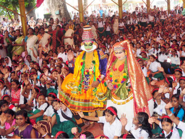 പ്രവേശനോത്സവം ഗംഭീരമാക്കി