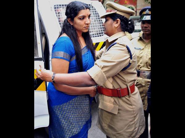 മകളുടെ അച്ഛന്‍ രാഷ്ട്രീയ നേതാവ്