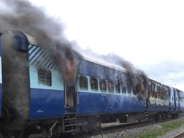 തീവണ്ടിക്ക് തീപിടിച്ചു