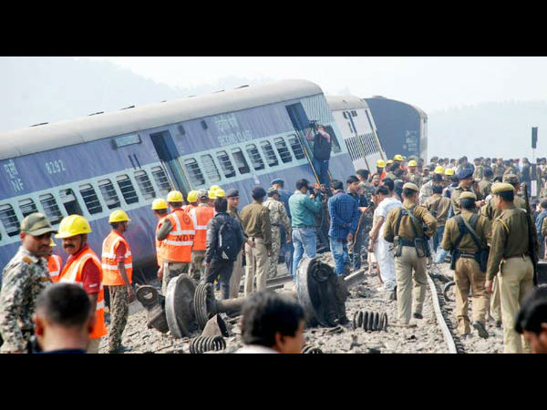 പാലം തകര്‍ന്ന് അപടകം