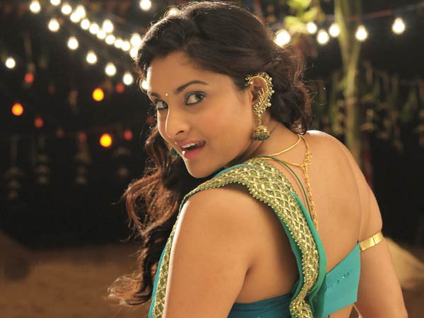 നിര്മാണത്തിലും ഒരു കൈ നിര്മാണത്തിലും ഒരു കൈ