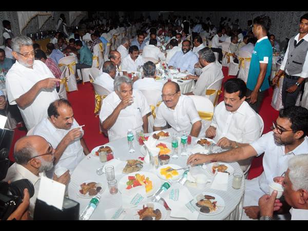 നേതാക്കള്‍