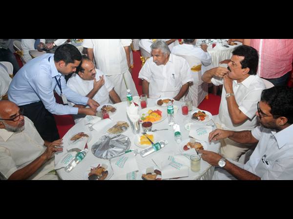 മന്ത്രി സംഘടിപ്പിച്ച ഇഫ്താര്‍