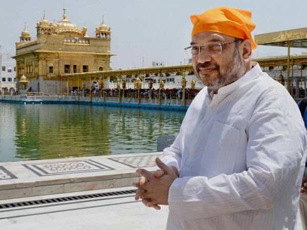 മോദിയെ കാണുന്നു