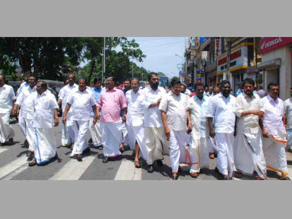 എംഎല്‍എമാരുടെ മാര്‍ച്ച്