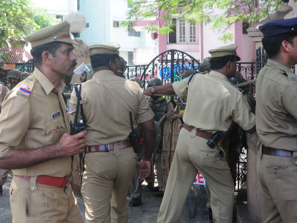 സമരം ചെറുക്കാന്‍